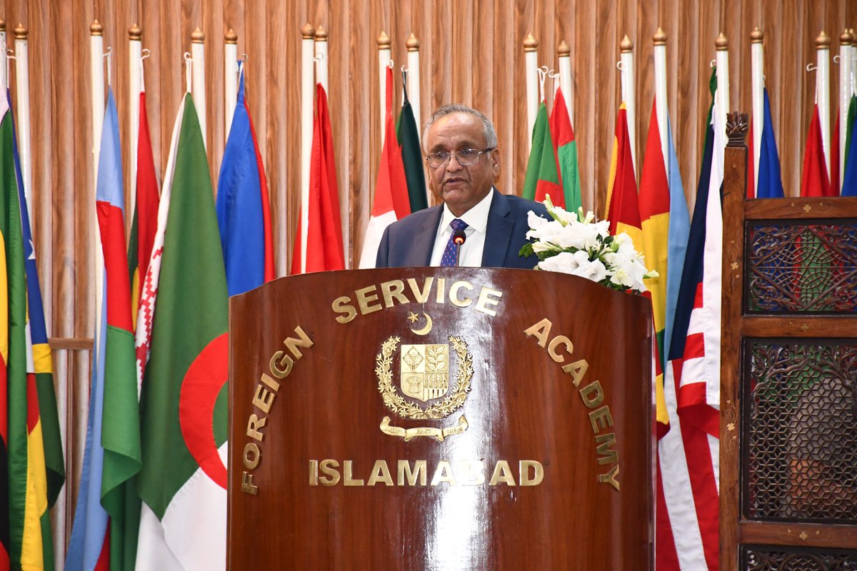 fsaisbpk's tweet photo. His Excellency Dr. Sultan Al Jaber, President-designate of COP28, (UNFCCC) and UAE Minister for Industry and Advanced Technologies delivered a talk on issues related to Climate Change, Sustainability and Energy, at the Foreign Service Academy, today. @ForeignOfficePk https://t.co/JdrHLqDTR9