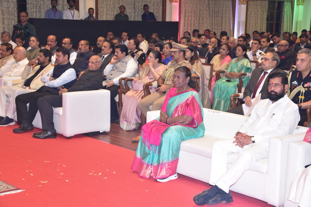 airnewsalerts's tweet image. President #DroupadiMurmu attends a civic reception at Raj Bhavan in Mumbai, hosted in her honour by the Government of Maharashtra; Expresses confidence that Maharashtra will play a leading role in the development of the country during the #Amritkal.