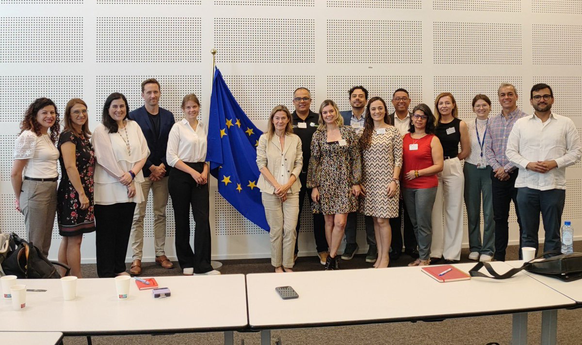 Ambientebogota's tweet photo. Representantes de Colombia y Europa se reunión para desarrollar estrategias innovadoras en gestión del plástico. 

@Ambientebogota ha participado, desde 2021, en el Programa de Plásticos Circulares en las Américas de la Unión Europea. 

Conoce más aquí ➡️ https://t.co/9fuOkp0Sag https://t.co/BZOXPX6hjh