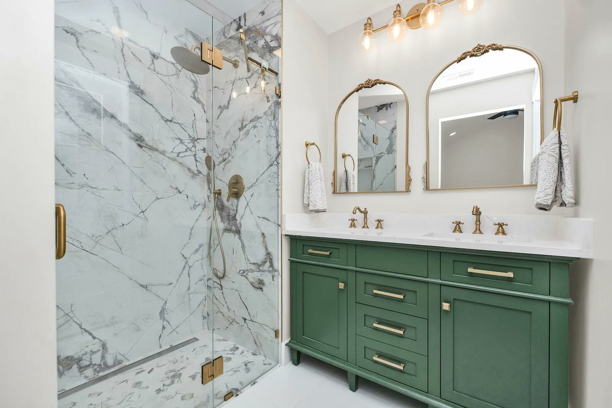 Green, gold, and marble?
YES, please!

#bathroomdecor #bathroomdesign #mycuratedaesthetic #bathremodel #mysmphome #lightandbright #interiordetails #home #bagno #bagnodesign #homeinspo #homedecor #reelitfeelit #homestyle #transitionalhome #neutralhomeedit