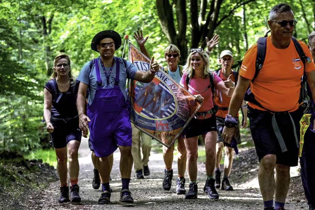 ApeldoornActuee's tweet photo. De 68ste editie van de Apeldoornse Vierdaagse vindt van dinsdag 11 t/m vrijdag 14 juli plaats. Ook dit jaar kun je verschillende afstanden tussen de 12 en 40 kilometer lopen. Het groene wandelevenement, dat geheel wordt

https://t.co/urnn5b2g90 https://t.co/SbkXm0JdQO
