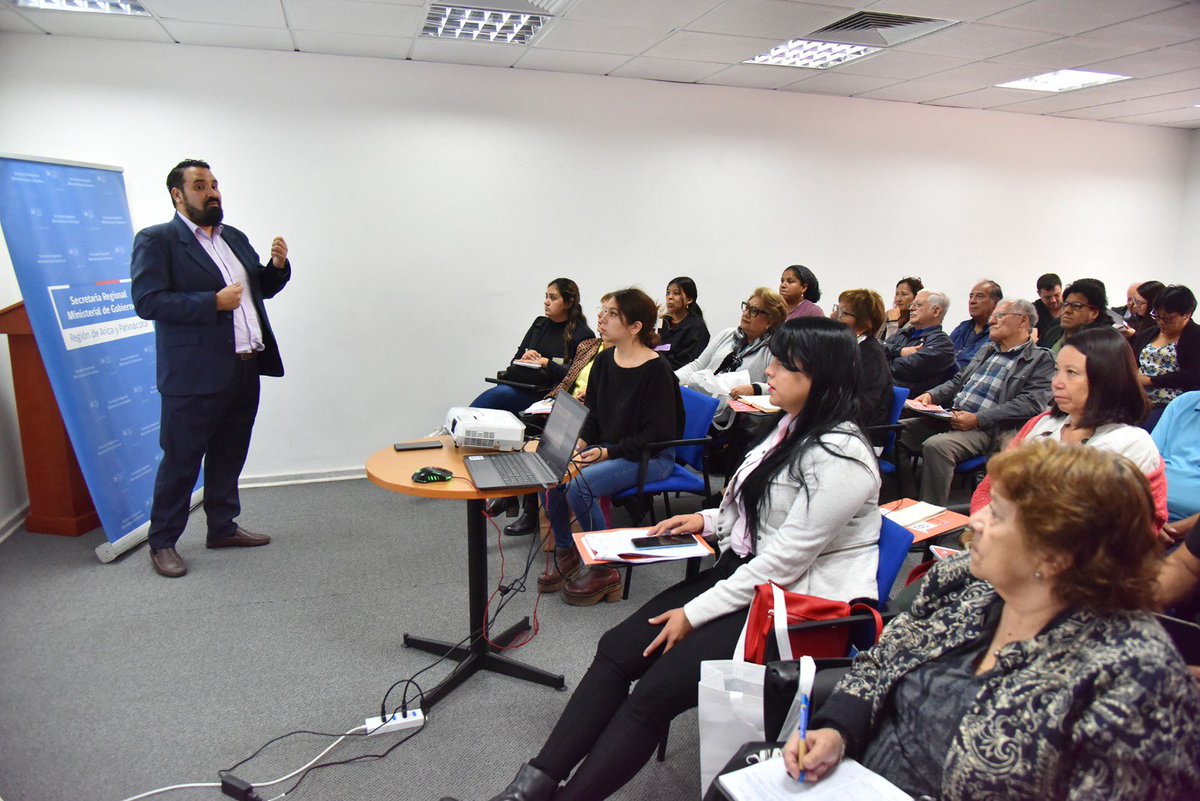 VoceriaArica's tweet photo. #FFOIP ✨| Comenzamos con las capacitaciones para los 35 proyectos que se adjudicaron el Fondo de Fortalecimiento para Organizaciones de Interés Público. Iniciativa que promueve la asociatividad y el desarrollo de actividades. 
#PresentesPorChile🇨🇱❤️ https://t.co/8etKFzyKJI