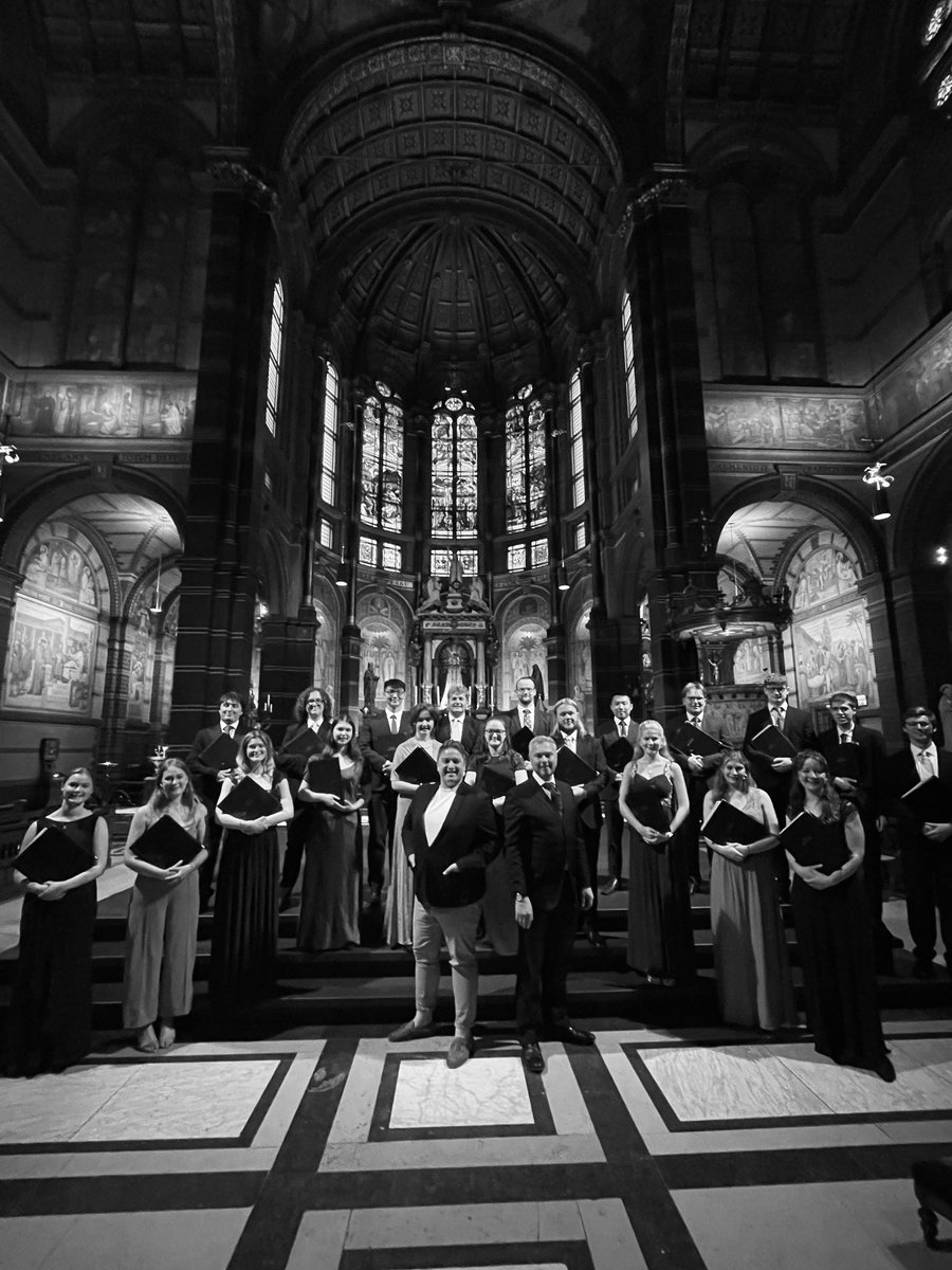nathanjdearden's tweet photo. 😘 Special four days (one added due to being stranded by the storm) touring with the @RoyalHollChoir and @RupertGough in the Netherlands. Great to be able to bring more of my NewMu to gorgeous Dutch audiences with my friends, colleagues and students. Magical. #DamGoodTime 🇳🇱 https://t.co/Y26QTXHRXj