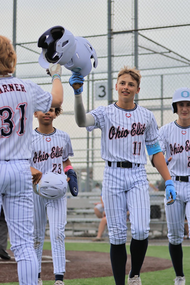 2026 <a href="/Lbreezy02/">Liam Popovich</a> drills one deep centerfield for a 3 Run Homerun