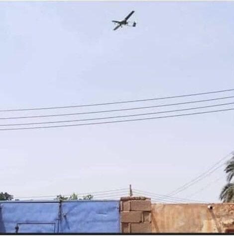Sudan_Bee's tweet photo. الجنجويد الايام دي كن سمعو صوت غسالة ولا خلاطة ساكت بجيهم اسهال وهبوط.

#بيرقدار_راسك_طار https://t.co/SrXHULPHtU