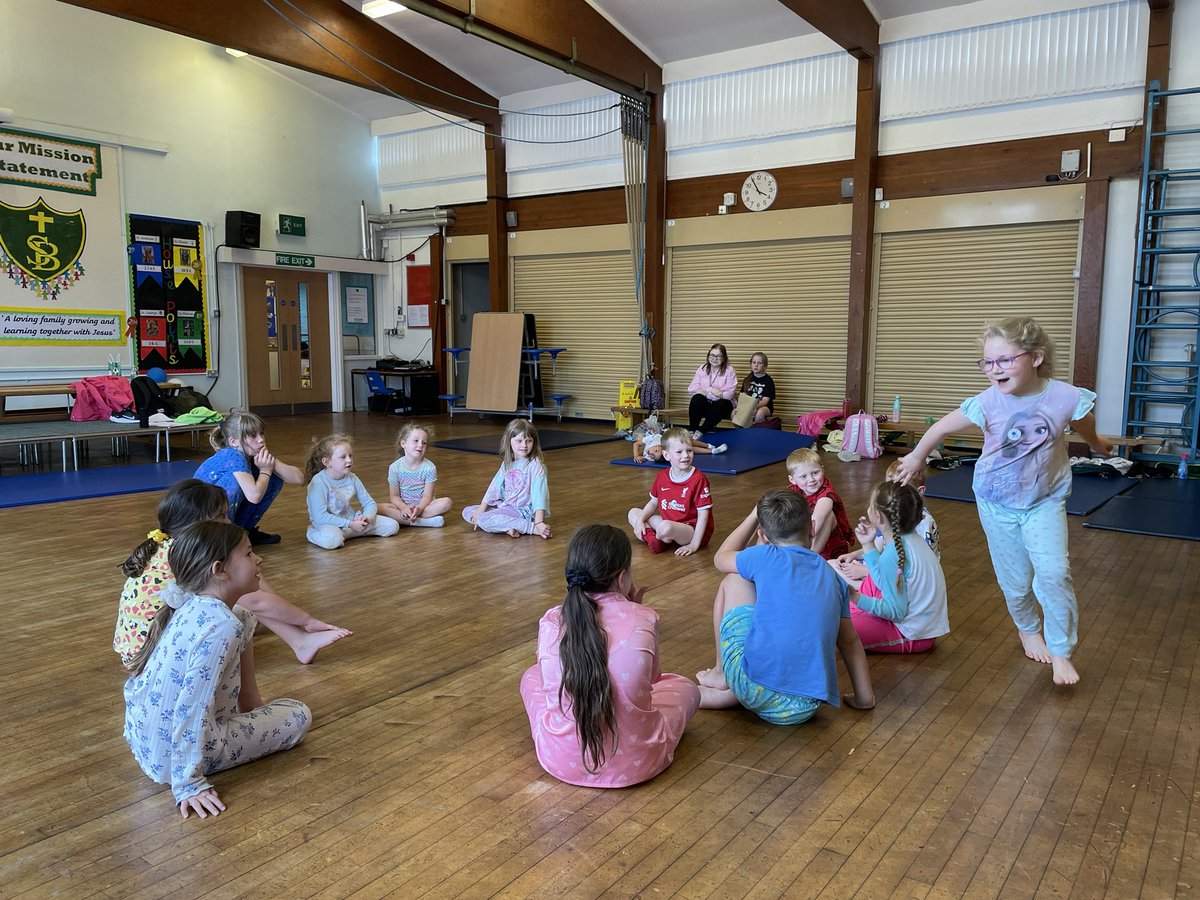 It was Yoga in pyjamas today @StBartsRainhill after their charity Pyjama picnic for @AlderHeyCharity This week we continued learning partner yoga poses & introduced ‘boat pose’⛵️’double dancers’ 🕺🕺 & ‘lizard lying on a rock’ 🦎 To finish we played ‘Yogi Yogi Go!’ 🧡