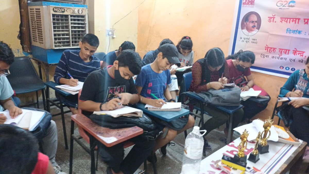 dinesh_joshi99's tweet image. नई सोच नई पहल यूथ क्लब द्वारा डॉ. श्यामा प्रसाद मुखर्जी की जयंती के अवसर पर निबंध प्रतियोगिता का आयोजन कराया गया,जिसमे विजेता रहे प्रतिभावान युवाओं को पुरुस्कृत किया गया। 
 @Anurag_Office @Nyksindia @DMNewDelhi
@SantoshRai_IAS @NisithPramanik  @RNTYAGI1965 
@AnilSharma4BJP