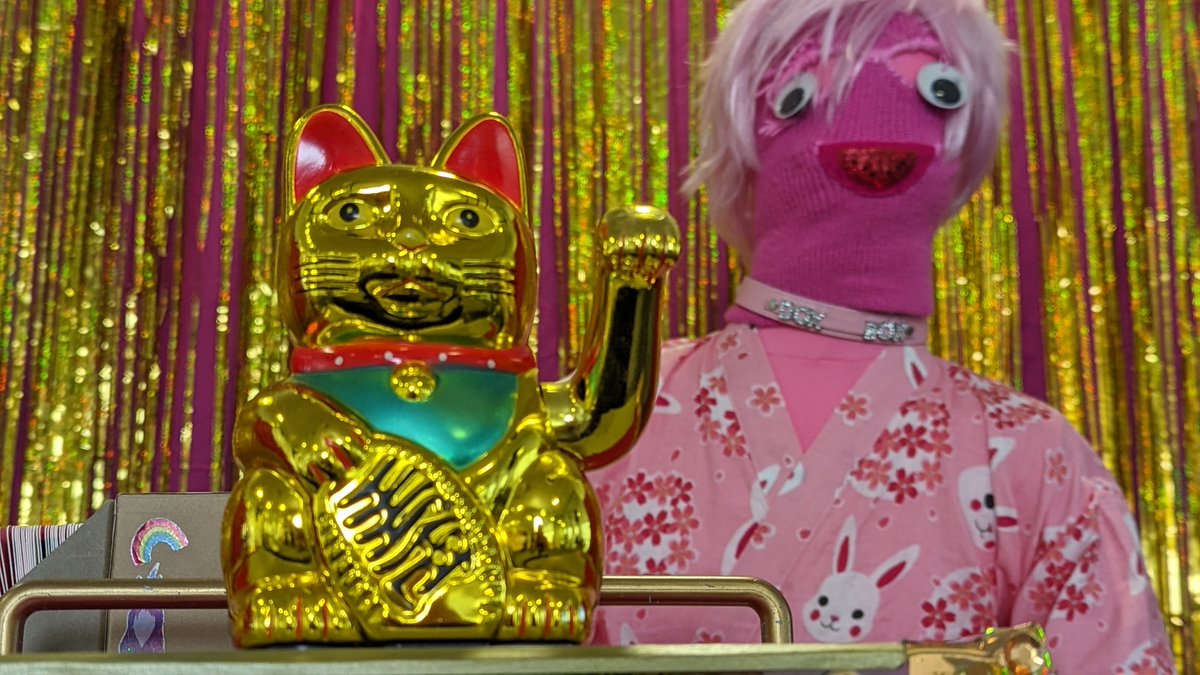 Our guests were treated to a live performance of #DoxBox by <a href="/AlistairGentry/">Alistair Gentry</a> helping participants consider the trustworthiness of those we share data with, and how many data versions of ourselves we create online #data #art