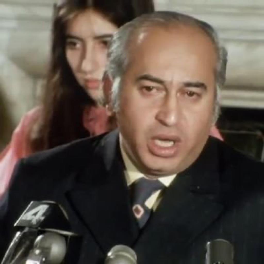 YaHayyoYaQayuum's tweet photo. My Ideal for whom I have deep sincerety and  love (Bhutto Family)@BBhuttoZardari @AseefaBZ @BakhtawarBZ @ZainMunawar7 https://t.co/mVtazbJlGq