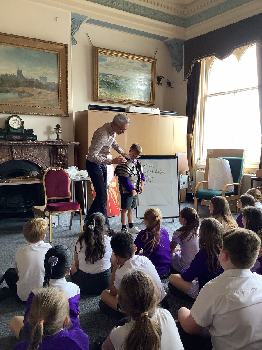 MissKaursclass's tweet photo. Year 4 loved their trip to the Guildhall Museum where they were able to look an old artefacts left behind by the Romans! We learnt that the Romans settled right here in Rochester and called it Durobrivae - meaning the ‘fort at the bridges’. @PrimaryElaine @IPAT_Edu @justmissali https://t.co/IEb2MCSnsy