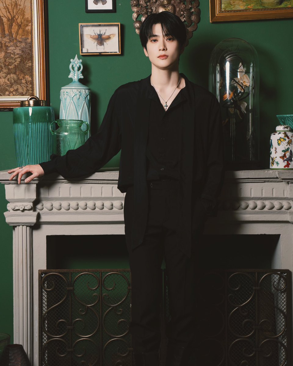 โจนาธาน มาร์ควิส ขุนนางแห่งแคว้นชายแดนอังกฤษ ภายใต้ใบหน้าที่เงียบขรึมใครจะรู้ว่าท่านเคยลอบรักกับบุรุษผู้งดงามจากเมืองหลวง แต่ไม่ว่าจะรักเธอเพียงใด เหนือกว่ารักคือยศถาที่มิมีวันเทียมว่าที่ดัชเชสจากตระกูลสูงศักดิ์ได้ สุดท้ายแล้วคงต้องสลักรักของท่านไว้ในหัวใจเพียงเท่านี้