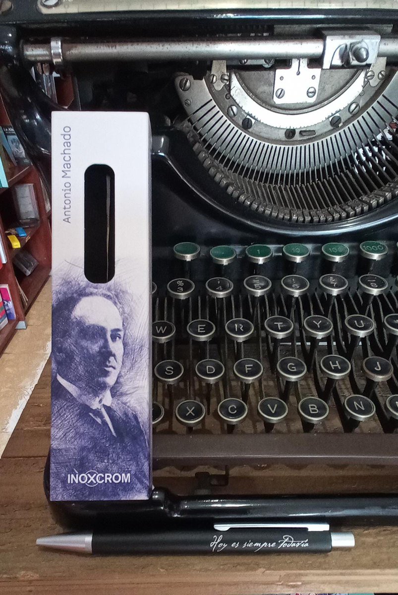 Bolígrafos recargables Inoxcrom. exclusivos con cita del autor y marcapáginas incluido. Por sólo 9.95€. Ideal para regalar como complemento al libro