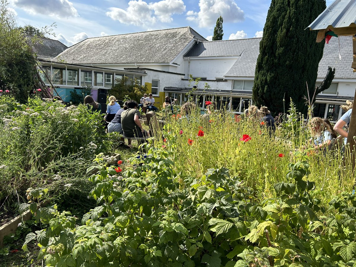 The Vive acoustic set in the beautiful peace garden <a href="/KEVICC/">King Edward VI Community College</a>