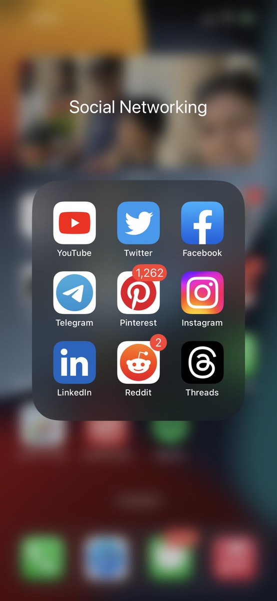 RT if you’ve given prime real estate for this day old app. Welcome to the HOME page, 🧵 threads.net/t/CuXHQujyvb6/…