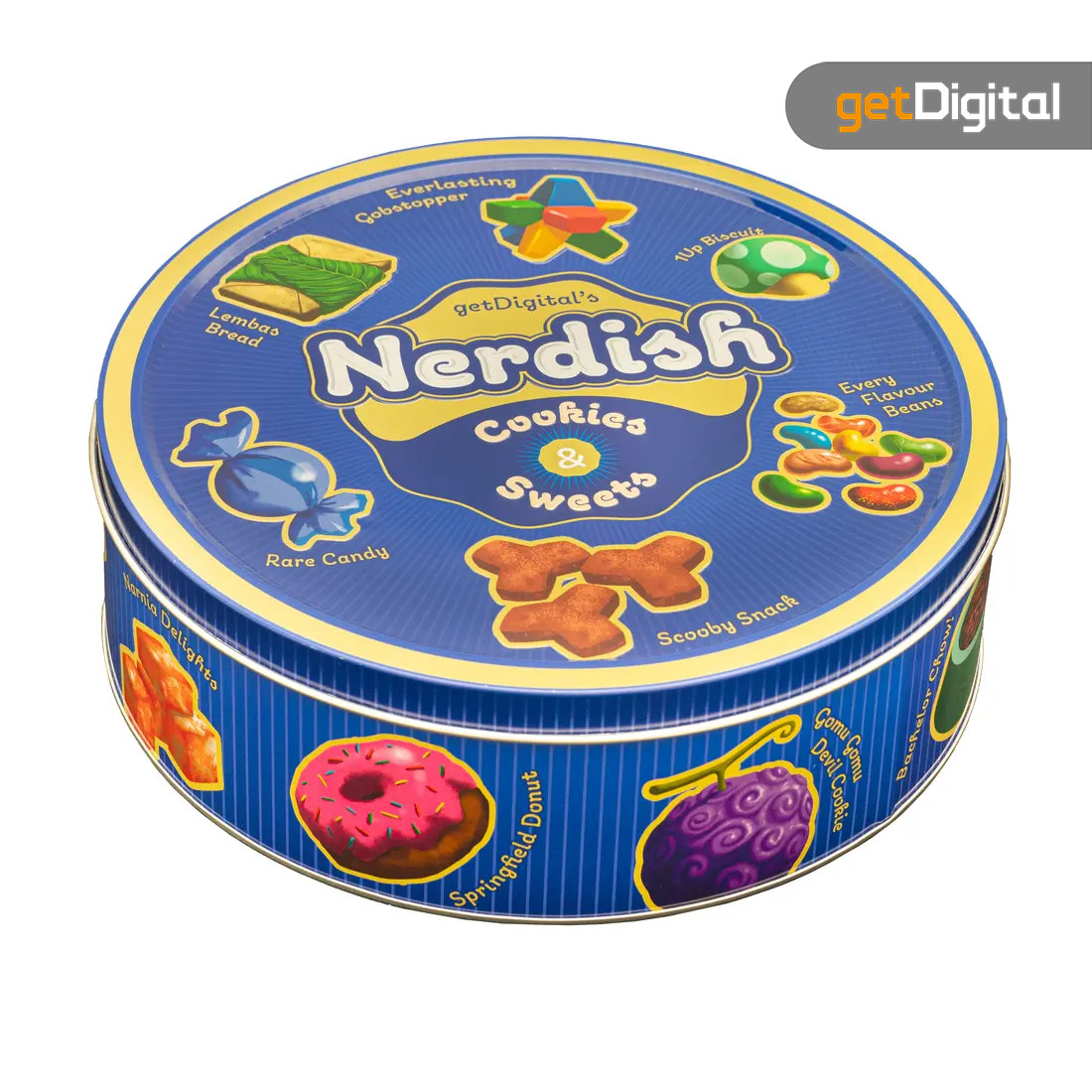 getDigital_de's tweet photo. Ja, diese #Keksdose ist leer. Das hat den Vorteil, dass ihr sie selbst mit euren liebsten Naschereien füllen könnt. Darauf abgebildet sind #nerdige #Süßigkeiten aus unseren liebsten #Filmen, #Serien und #Games. Erkennt ihr alle?
Hier findet ihr die Dose: https://t.co/DPMzws6W5F https://t.co/YnFFUbu6mR