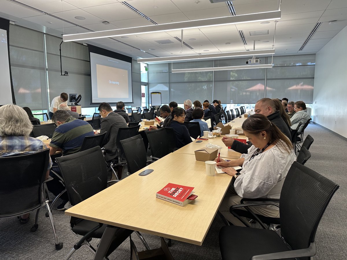 Thank you, Dr. Steven MacGregor @spmacg for joining @HitachiVantara team at our HQ in Silicon Valley! We loved insights from your book, #TheDailyReset, empowering us to transform our lives with positive daily nudges. Feeling inspired & motivated! #wellbeing #LifeAtHitachiVantara