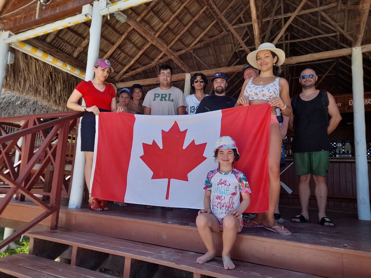 hotel_tuxpan's tweet photo. Nuestro cómplice el mar.... 🇨🇦 nos llena de alegría su preferencia... un brindis por más años juntos #AirCanadaVacations #transat #Westjet #CubaÚnica #HotelTuxpan #VaraderoTravel #cubanacanmarcaladiferencia #CubaUnica https://t.co/rakaVZkR8k