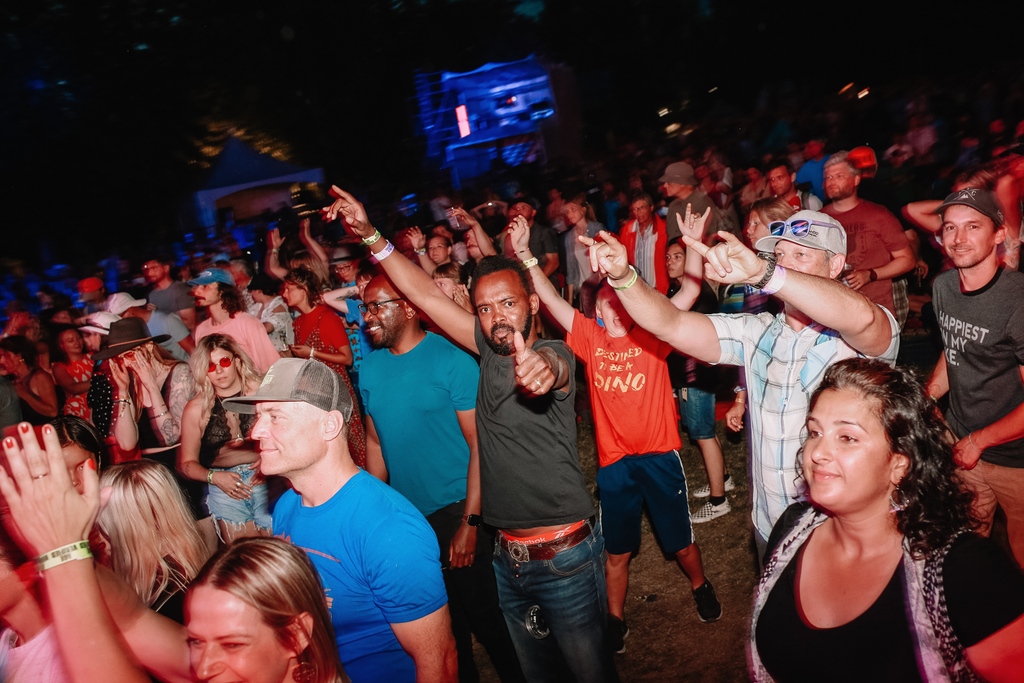 3 weeks 'til FOLK FEST! 🙌🎶

Tickets are moving fast for this year's fantastic festival. Make magical memories with friends and family this summer!

Advance tickets on sale now until July 27. 🐦️
calgaryfolkfest.ticketspice.com/calgary-folk-m…

📷️: Mike Tan