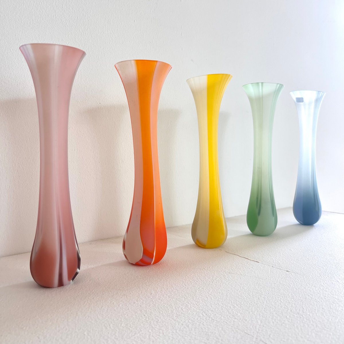 MakersWales's tweet photo. Ruth Shelley has delivered some beautiful new vases. They look great as a set or individually.
Which one would you choose?
#rainbow #glassartist #welshartist #craftinthebay #crefftynybae #madeinwales #glassvase #cardiffgallery #welshmaker #makersguildinwales https://t.co/NRQAVKcbKW