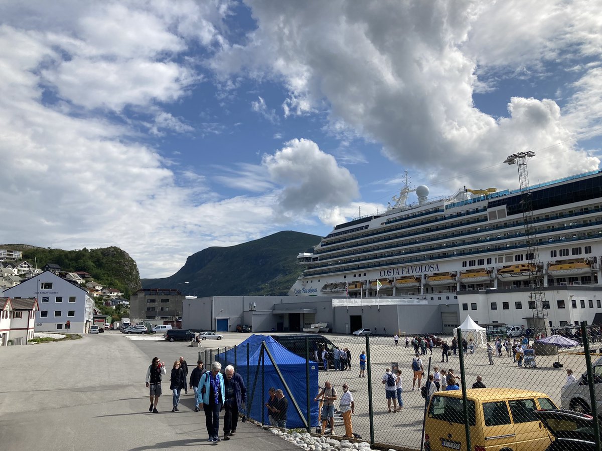 kroesje1's tweet photo. Tijd om te gaan uit @maloy #maloy. Plaats maken voor een ander bootje. Op naar @bremerhaven_de @CostaCruises #costafavolosa #noorwegen #lofoten https://t.co/vSraNndUfi
