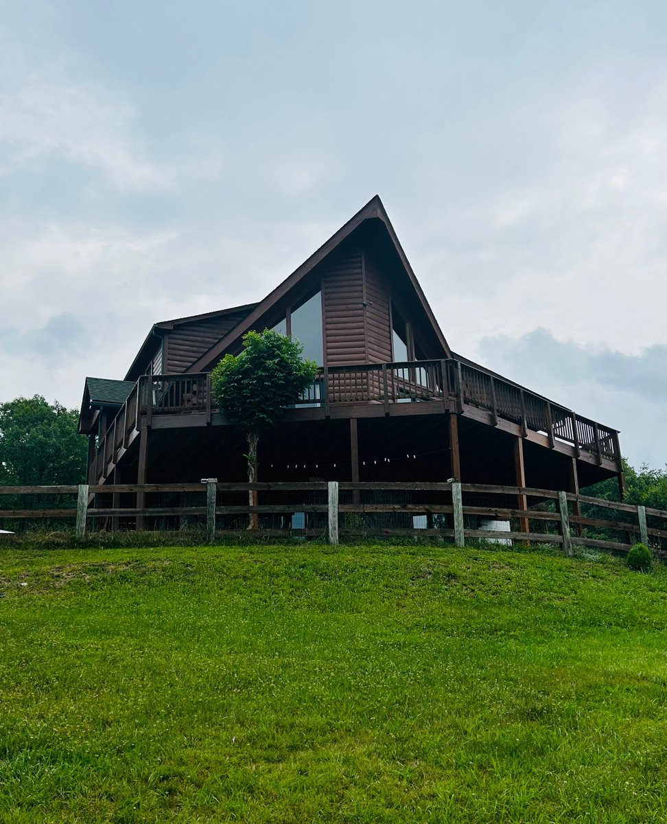 Are you looking for a log home in West Virginia?

#cabinlife #primitiveliving #privategetaway
#dmv #loudouncountyva #hampshirecountywv #hardycountywv #morgancountywv #jeffersoncountywv #berkeleycountywv