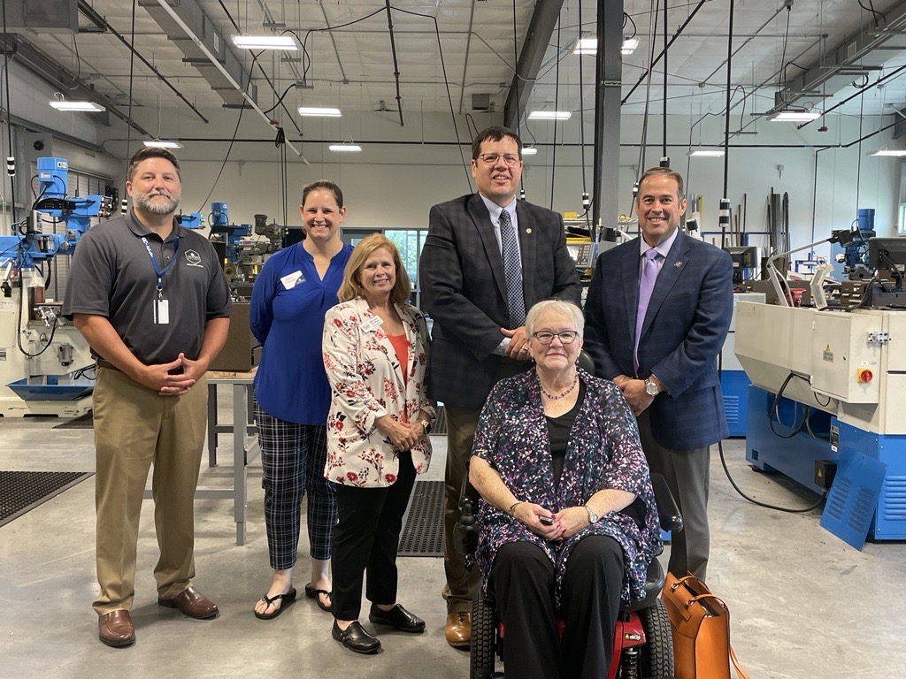 TrevinoTWCLabor's tweet photo. We are on the campus of @GraysonCollege touring the manufacturing labs with Grayson College President Dr. Jeremy McMillen seeing firsthand of learning the skills to enter the high-demand career field of advanced manufacturing. Go Vikings!
#TexasWorkforce #TreviñoAcrossTX https://t.co/y1fiCwFdeq