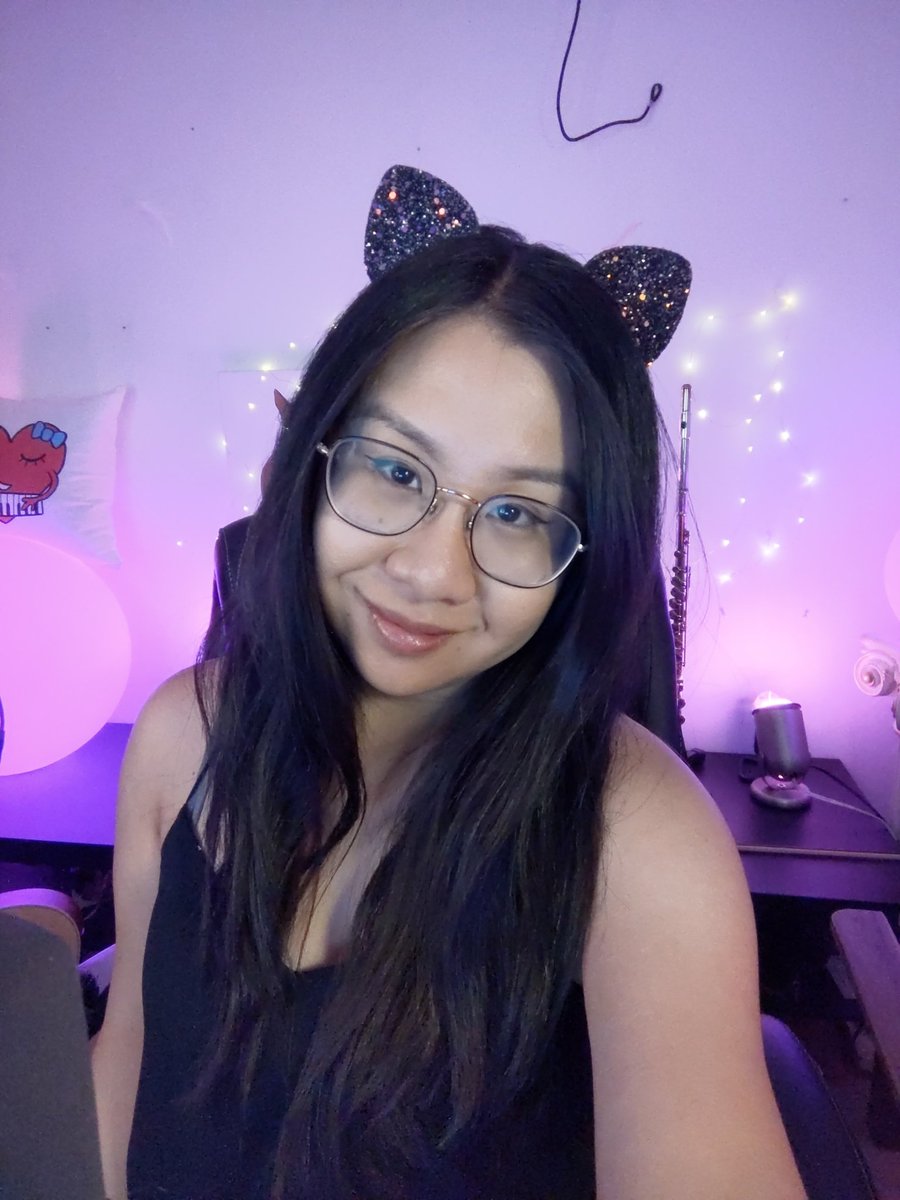raymmusic's tweet photo. LIVE NOW! Happy Thursday🥰 https://t.co/FYgpaHKxOw https://t.co/4MARp1cen0