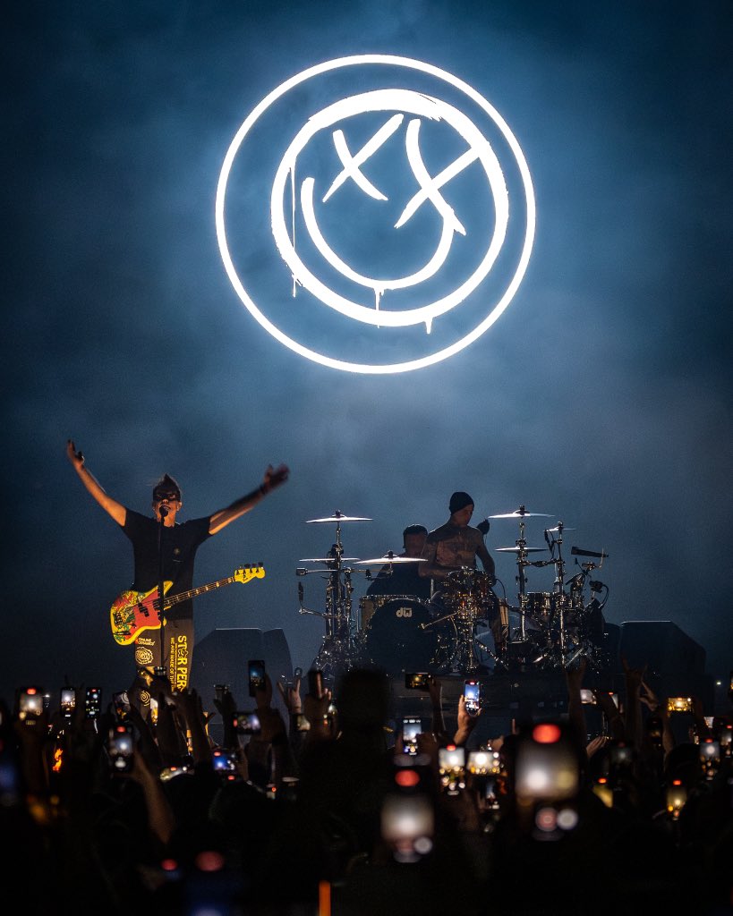 LiveNationCO's tweet photo. We Missed You, @blink182🤘

📸: @AliveCoverage https://t.co/SfCnqTQMoH