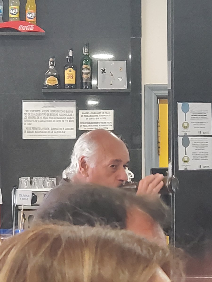 DarlexGarden's tweet photo. Guys I just found Hector Salamanca on a bar
#breakingba https://t.co/ejIhPCax0f