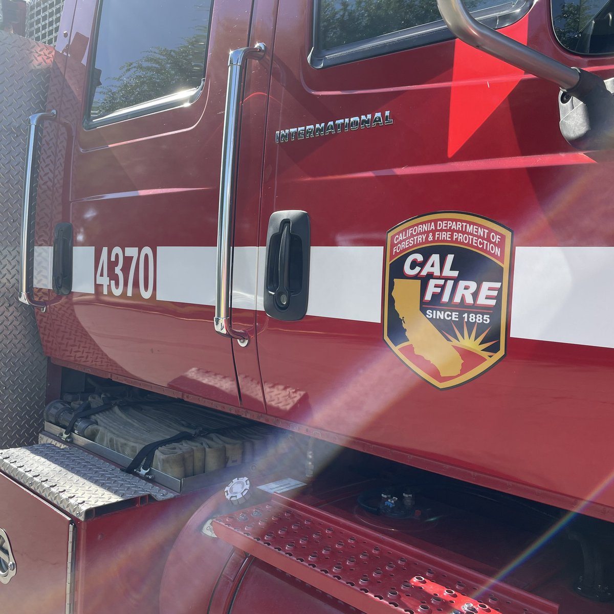 FresnoCoFire's tweet photo. #MadisonFire @FresnoCoFire firefighters are assisting #coalingafiredept with a house fire on the 400 block of W Madison in the City of Coalinga. Fire is contained, no injuries, cause under investigation. https://t.co/inOejc01EU