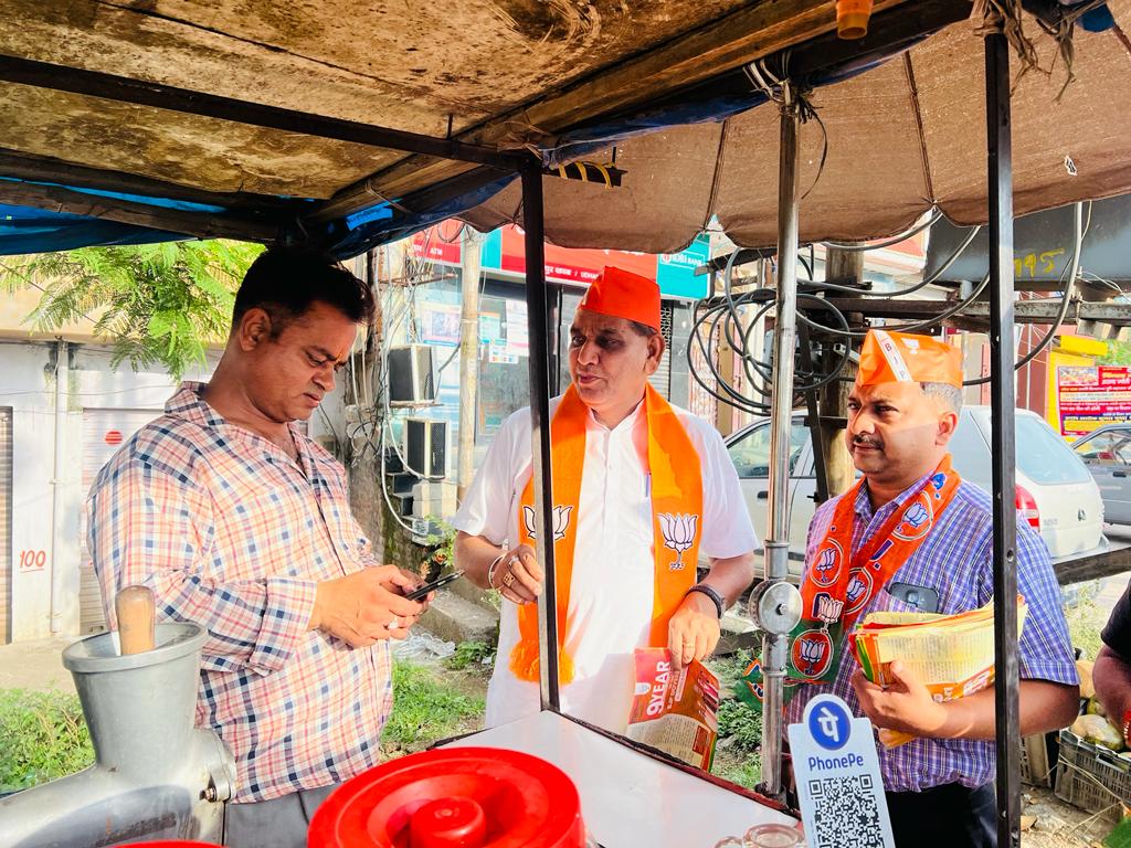 CMGuptaOfficial's tweet photo. #Udhampur door to door campaign and sampark abhiyan with Former MLA #Pawangupta https://t.co/NuRaD1CoTY