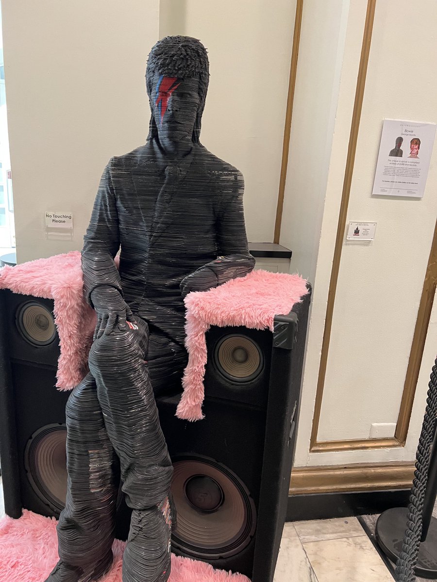 TheItalianMaid's tweet photo. This sculpture of David Bowie in our hotel in SFO is made out of 8,000 vinyl records. From the side it’s see-through. Amazing! #laniesretiredlife https://t.co/pJxFVmLn7R