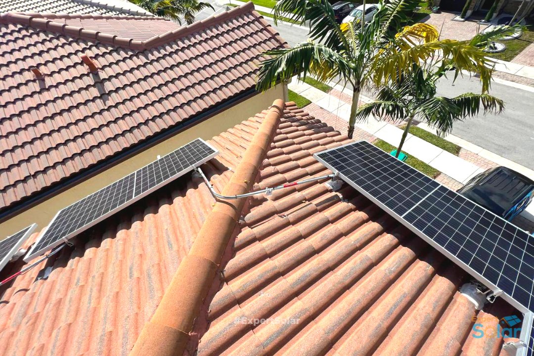 ExpertSolar1's tweet photo. Let's show off a tile roof this week 💪
Here's one of our installations done on this beautiful home in Homestead. #ExpertSolar ☀️
#energiasolar #solarenergy #SolarPanels #EnergyEfficient #Florida #Solar #Energy #HomeImprovement #Safety #Gogreen https://t.co/cEclzaGqDy