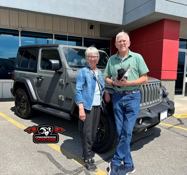 Congratulations to these #HappyCustomers on their purchase of this #Jeep #Wrangler! #CranbrookDodge #CranbrookDodgeOnTheStrip #JeepWrangler #JeepLife #JeepLove❤️ #JeepFamily #JeepAdventure