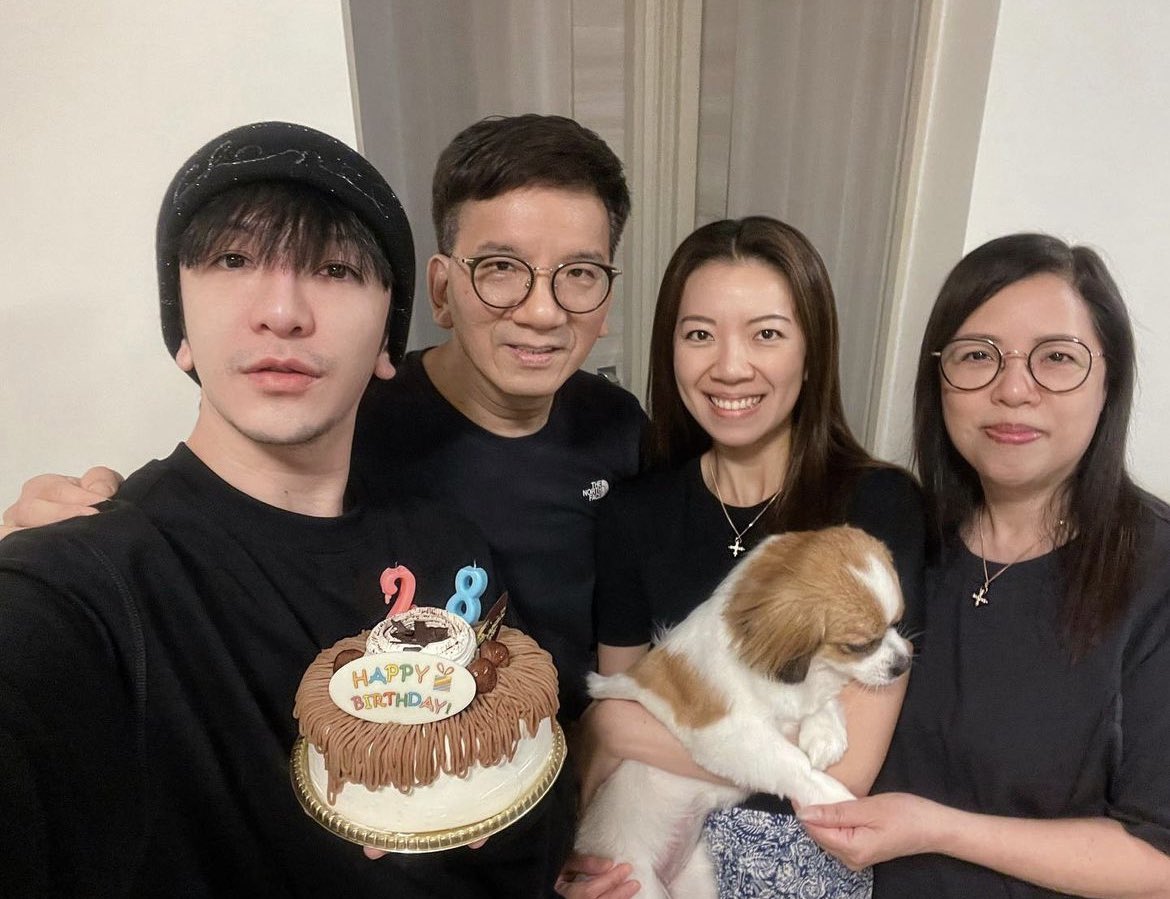 lolotinggg's tweet photo. HBD🥳🌟

#앤슨 #앤슨로 #로한정 #미러 #Anson #AnsonLo #Mirror #mirrorweare #盧瀚霆 #教主 #神徒 #sontos https://t.co/k3WYnDFoBR