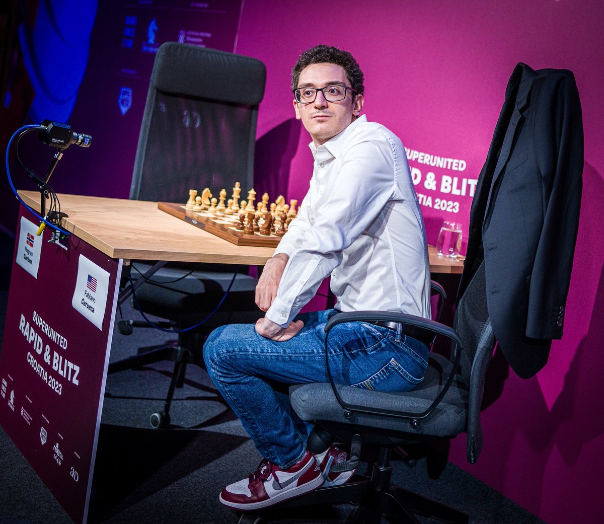 Fabiano Caruana No Torneio De Xadrez Superbet Rapid & Blitz Foto Editorial  - Imagem de homem, debate: 166653721