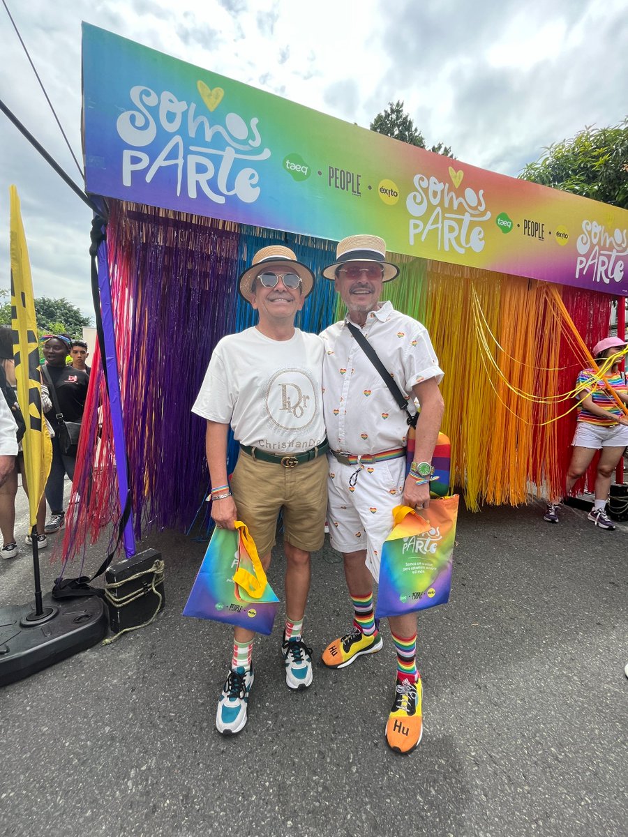 almacenesexito's tweet photo. Un #TBT siempre será lo indicado para recordar esos momentos que marcan nuestra historia. 🌈 El pasado 2 de julio estuvimos por primera vez en la #MarchaPride en #Medellín y nos sentimos felices de poder decir que #SomosParte. ❤️🧡💛💚💙💜 https://t.co/77ja1Esynt