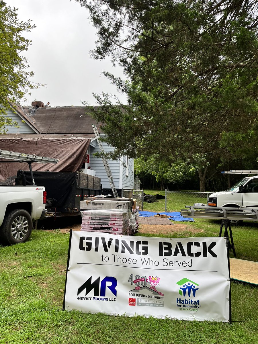 ychabitat's tweet photo. Thank you @OCRoofingLLC and @MerrittRoofingLLC for your partnership in the #RoofDeploymentProject with the Vincent family in York. #veteransbuild https://t.co/su8hbwkJhh