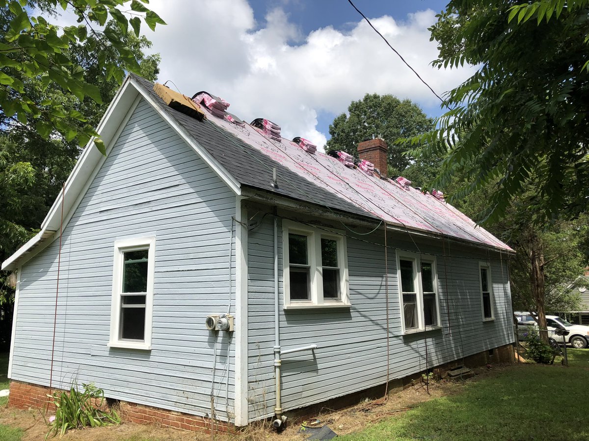 ychabitat's tweet photo. Thank you @OCRoofingLLC and @MerrittRoofingLLC for your partnership in the #RoofDeploymentProject with the Vincent family in York. #veteransbuild https://t.co/su8hbwkJhh
