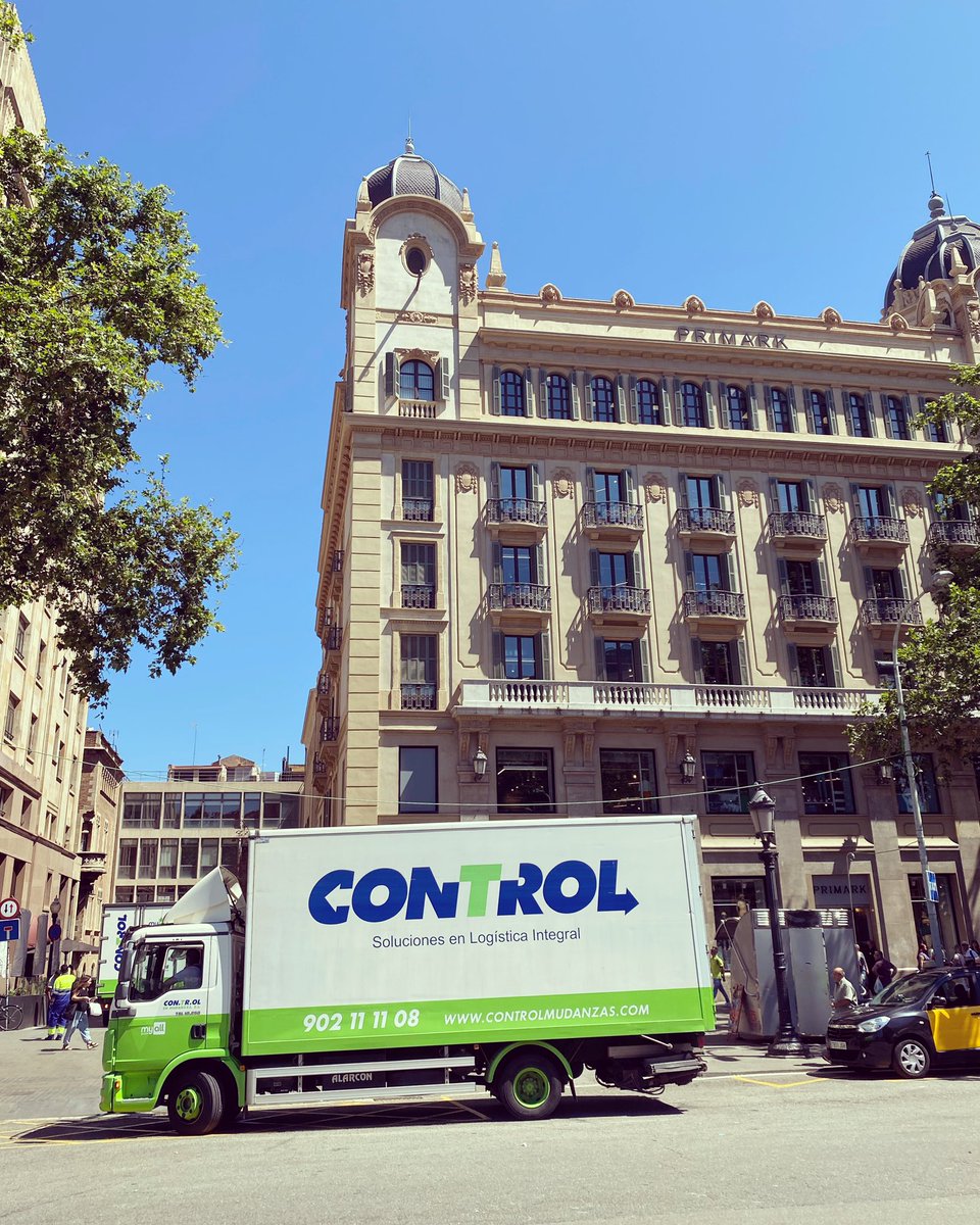 🏙️✨ Nos encanta nuestra ciudad y su arquitectura. Gracias a la belleza de los edificios de #Barcelona podemos hacer sin gran esfuerzo fotos así de bonitas de un camión.
#mudanzas #Barcelona #PlazaCatalunya #arquitectura #architecture