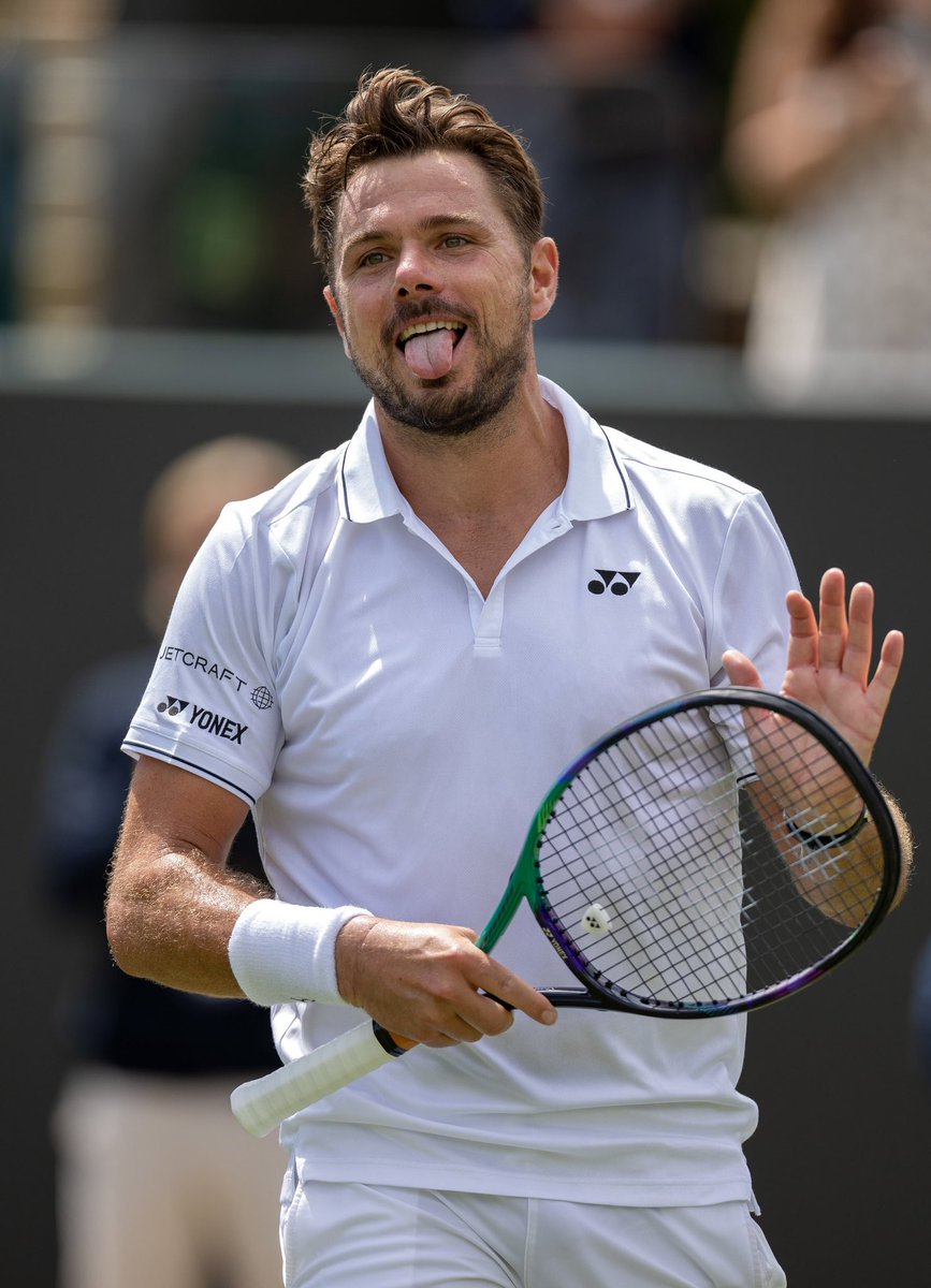 stanwawrinka's tweet photo. Round 2 ✅😝💪🏻🌱🎾💚
#allez #happy #fight #trusttheprocess #wimbledon https://t.co/19KxzLzyft
