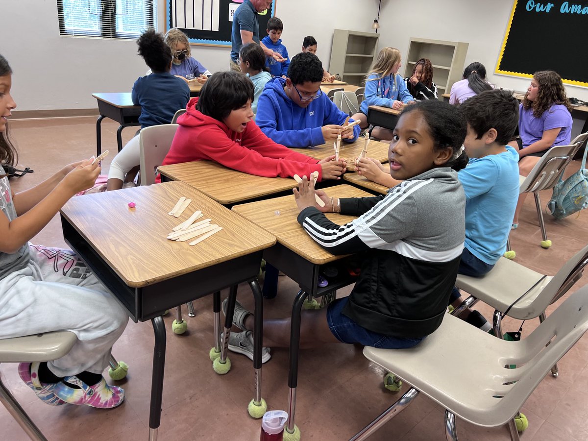 WolffSherrie's tweet photo. Designing Catapults at Steam Camp at BCE ⁦@ccpssteam⁩ ⁦@CCPSTitle1⁩ ⁦@collierschools⁩ https://t.co/HZrKdcS1pO