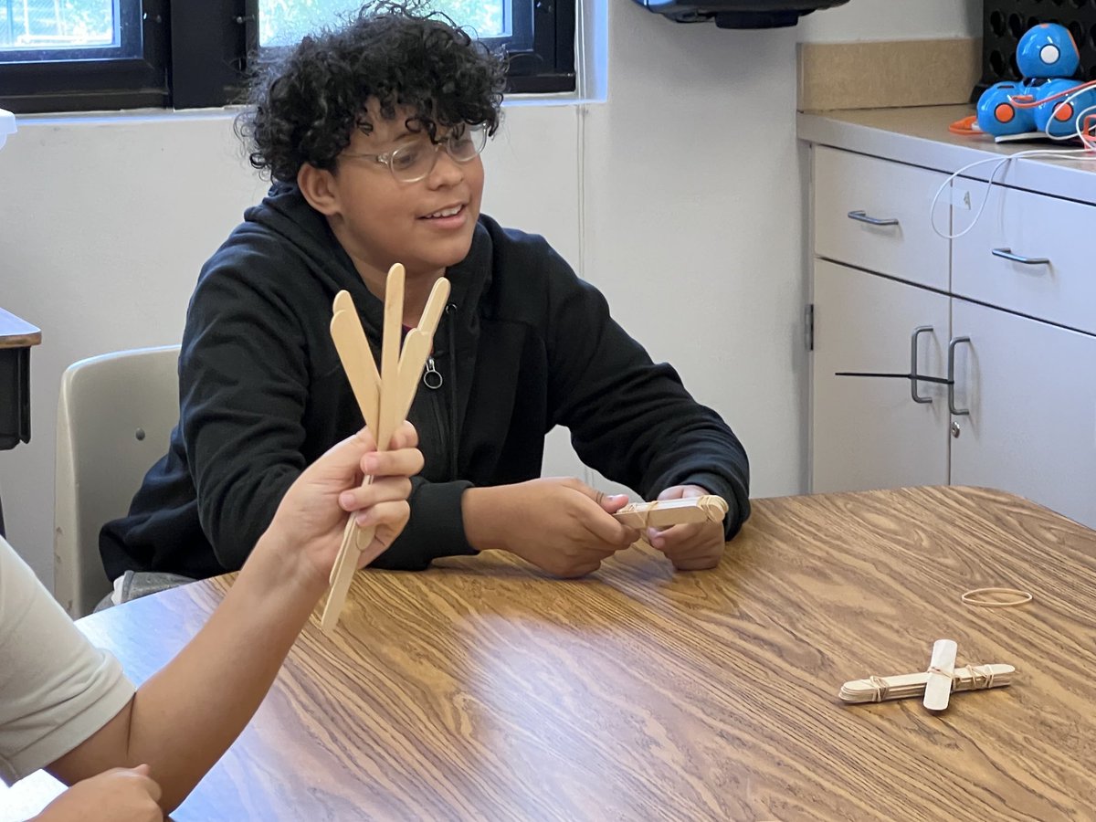 WolffSherrie's tweet photo. Designing Catapults at Steam Camp at BCE ⁦@ccpssteam⁩ ⁦@CCPSTitle1⁩ ⁦@collierschools⁩ https://t.co/HZrKdcS1pO