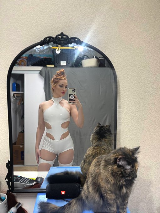 &hellip;What movie am I from?&hellip;🥰 Excuse my mess from my move lol #COSPLAYMODE #Threads https://t.co/WyU1yTRg<a href="/tag/threads"class="tags"><span>#threads</span></a><a href="/tag/cosplaymode"class="tags"><span>#cosplaymode</span></a>