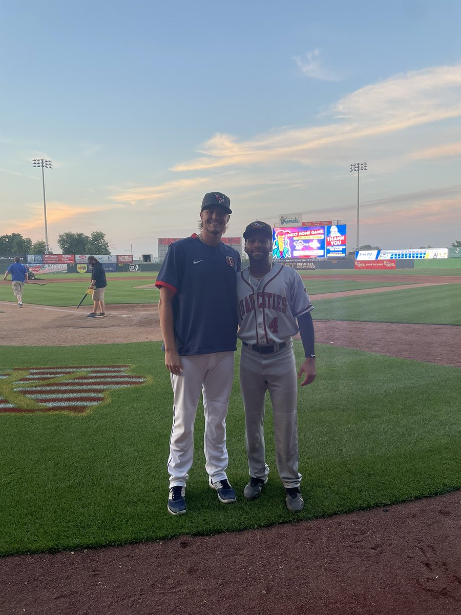 Just a fantastic picture of two special young men/baseball players as their professional journey continues, after facing each other in the CWS a few years back. 

Former <a href="/BASEBALLHHS/">Huntsville Baseball</a> players (2018 grads) @Christian44Mac (Twins) and @JavierVaz8 (Royals).