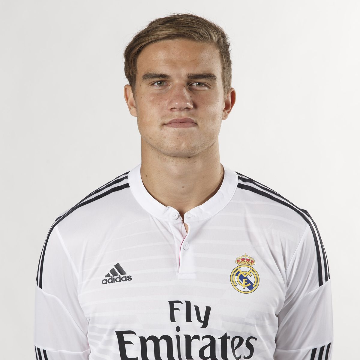 Bilder som bör vara AI-genererade men inte är det:
#1 Eero Markkanen i Real Madrid