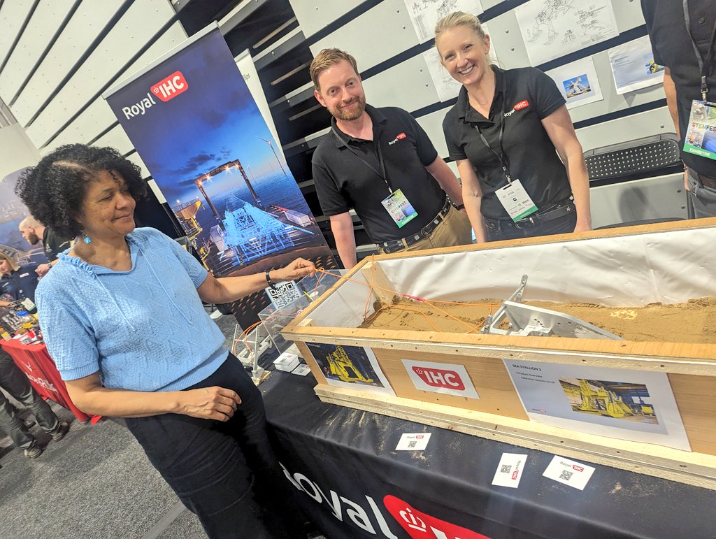 ChiOnwurah's tweet photo. Great to follow in the footsteps of over 3000 #NorthEast children on a tour of @STEMFEST @VertuArena in Newcastle learning about #STEM from some of the brilliant manufacturers, engineering companies & researchers in our region #Stemfest23. Thanks to everyone who took part! https://t.co/nO8WhDumpt