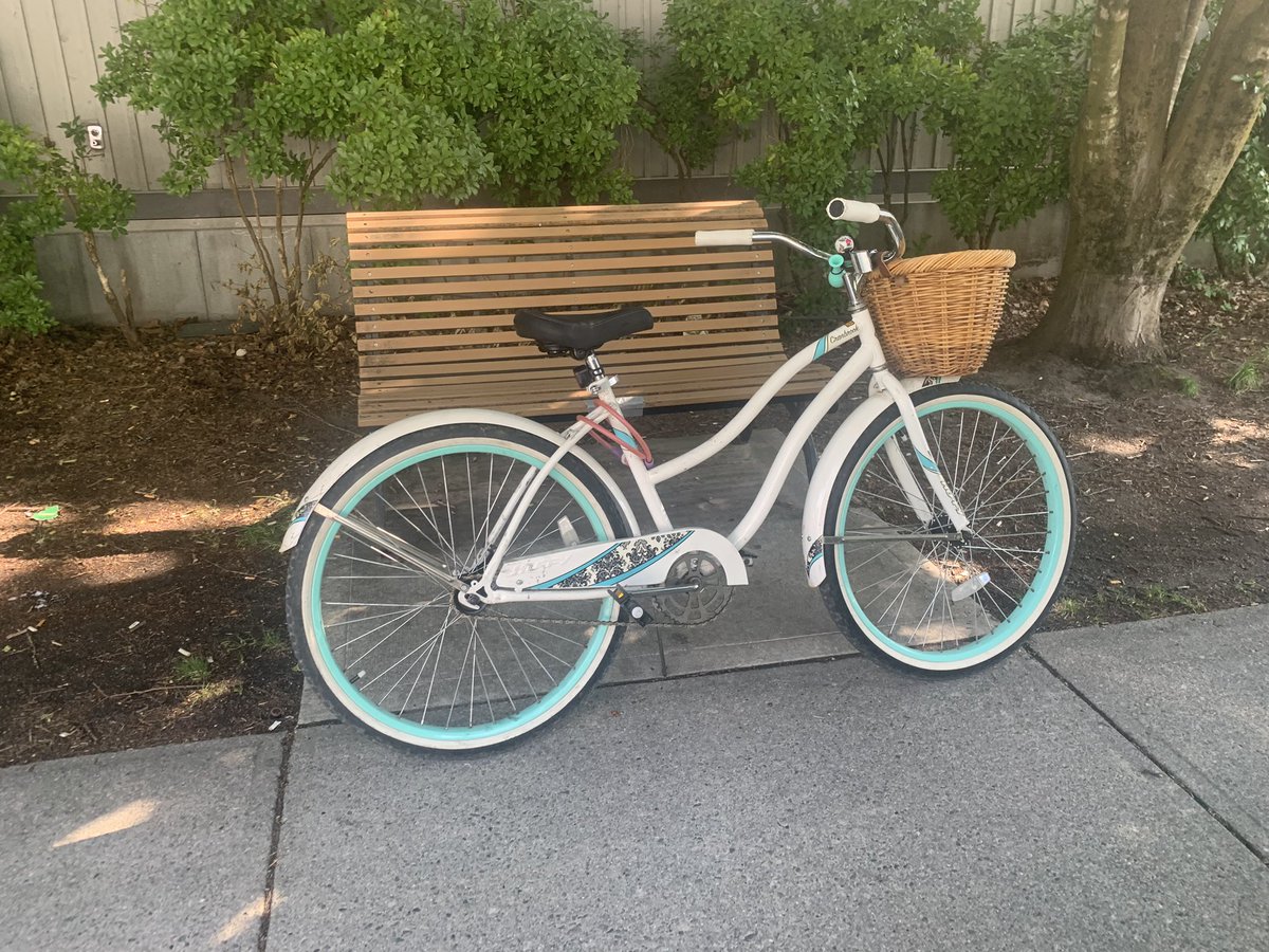 Thuncher's tweet photo. Heading to a federal minister's press conference here. Think my ride gives away that I am the local reporter? 😂
#Squamish
#supportlocalnews
#countrymouse https://t.co/ErBIuyHJfl