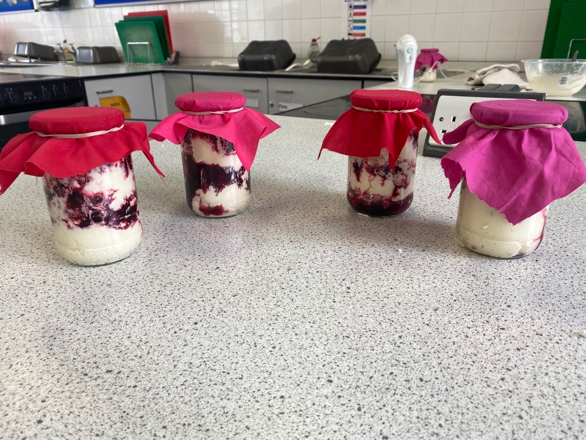 HathershawDT's tweet photo. Summer treat for our D&amp;T students. Pudding in a jar, Eton Mess! 🍓🍰 #hathershawDT #DofE https://t.co/ESIJouqBPB