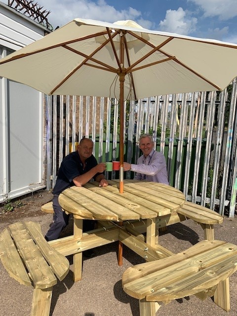 HospitalSchoolL's tweet photo. Built today for the students @CHS_Magpie 🔧🔨🪚 had to test it out first, purely on H&amp;S grounds 😉#outdoorlearning https://t.co/FdnOdbCJL6
